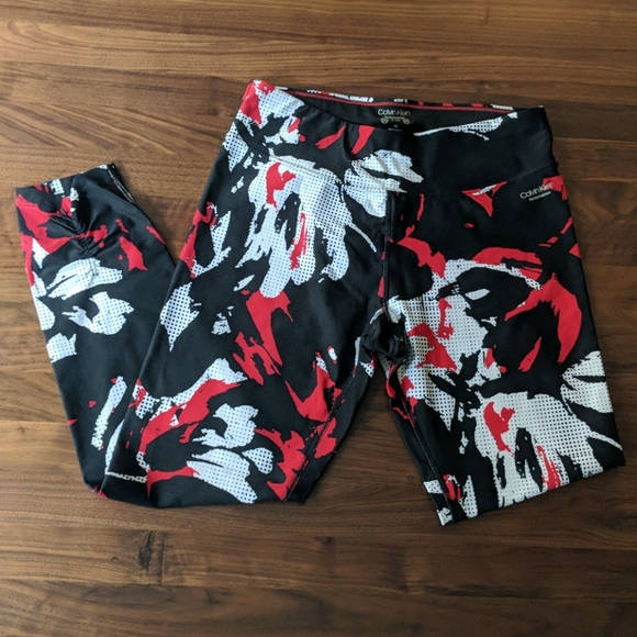 Calvin Klein Pants - Calvin Klein • Performance WICK capri leggings • size M